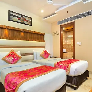 Hari Piorko Grand - 2 Min From New Railway Station Inde